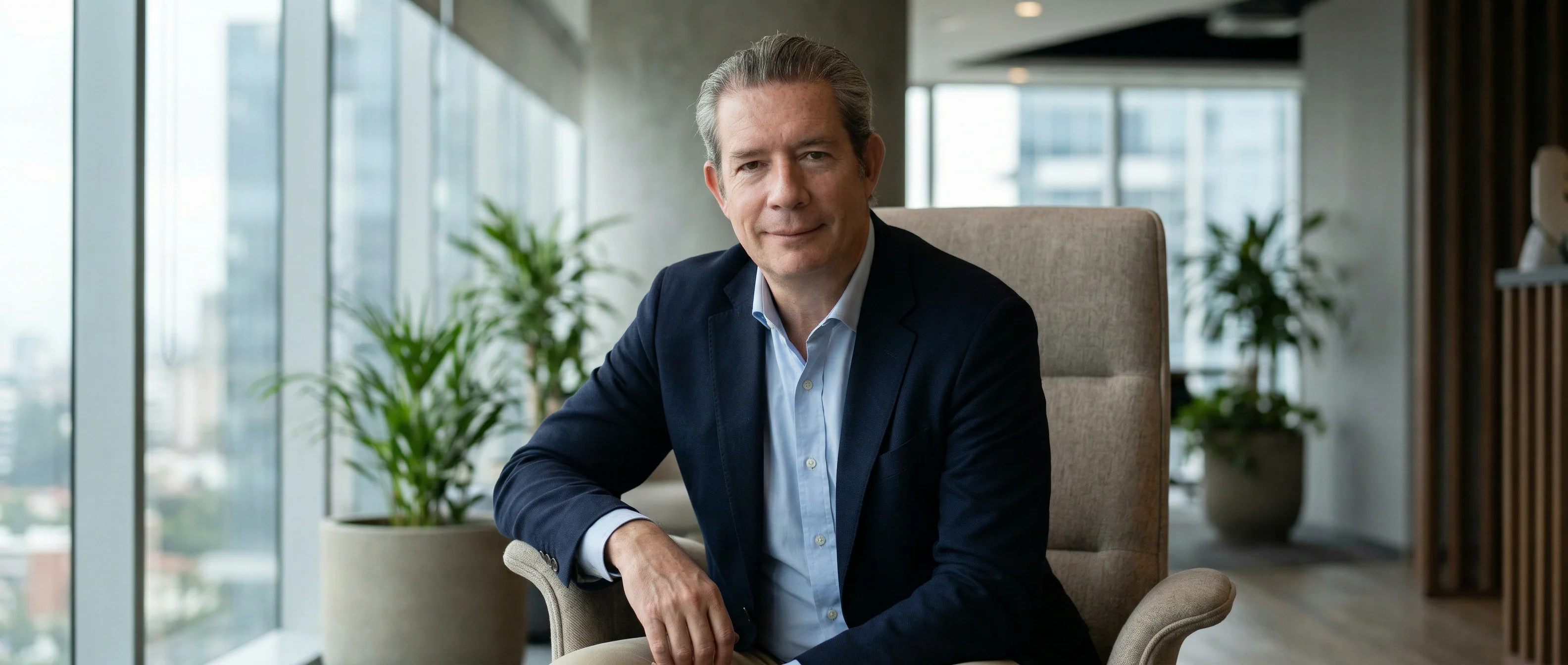 Dr. Javier Vera Cucchiaro — Cirujano Plástico